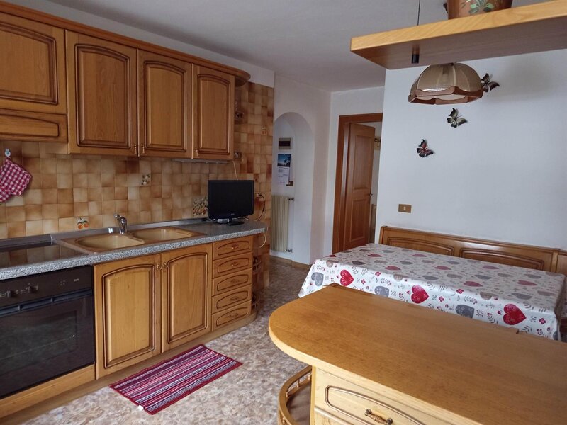 Cucina con panca ad angolo